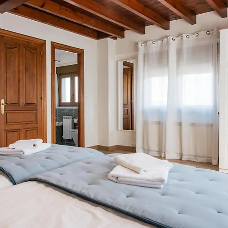 Les Madrenes Holiday home *