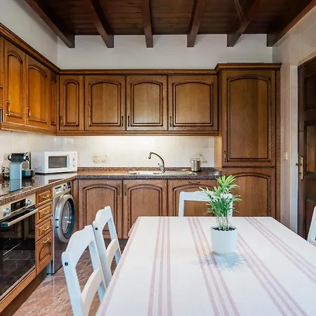 Les Madrenes Holiday home *